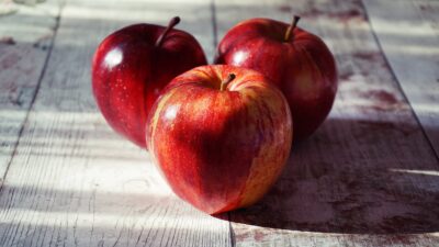Zły cholesterol pod kontrolą: jak spożywanie jabłek może pomóc w obniżaniu LDL-C