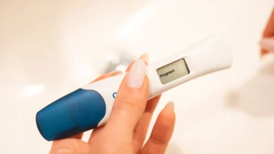 Ciąża oparta na faktach. Dodatni test ciążowy: i co dalej?