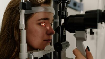 Sztuczna inteligencja wykona badanie dna oka? Nowy wynalazek [WIDEO]