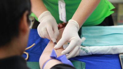 Jeden zastrzyk, który obniży cholesterol na całe życie. Czy przed nami przełom w leczeniu?