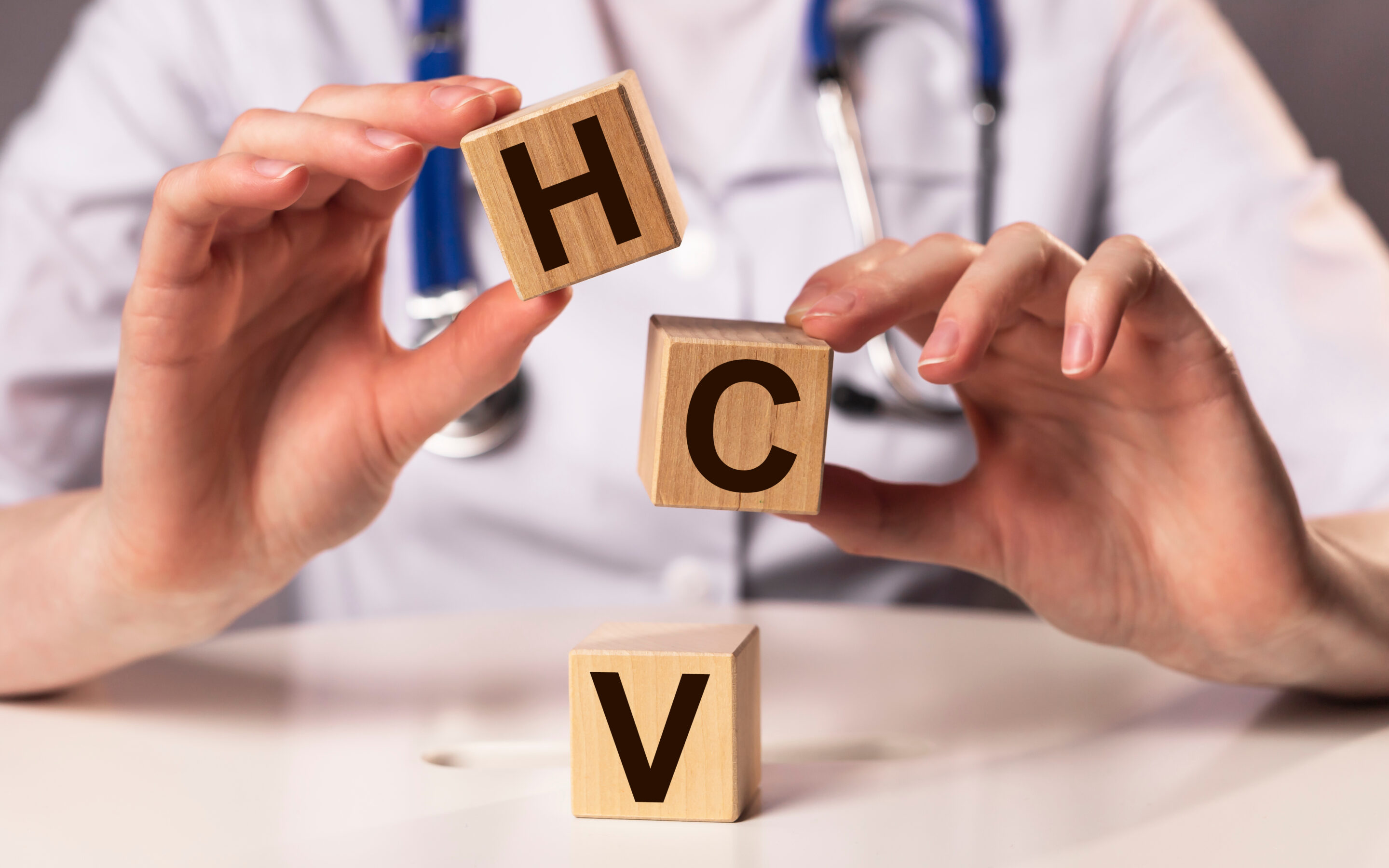 Wirus HCV to cichy wróg płodności. Nie daje objawów, ale może odbierać szansę na dziecko