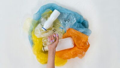 Lewodopa produkowana z plastikowych butelek?