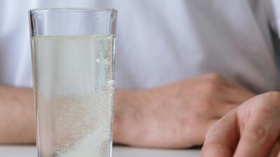 Multiwitaminy mogą spowalniać starzenie? Nowe badanie daje obiecujące wyniki