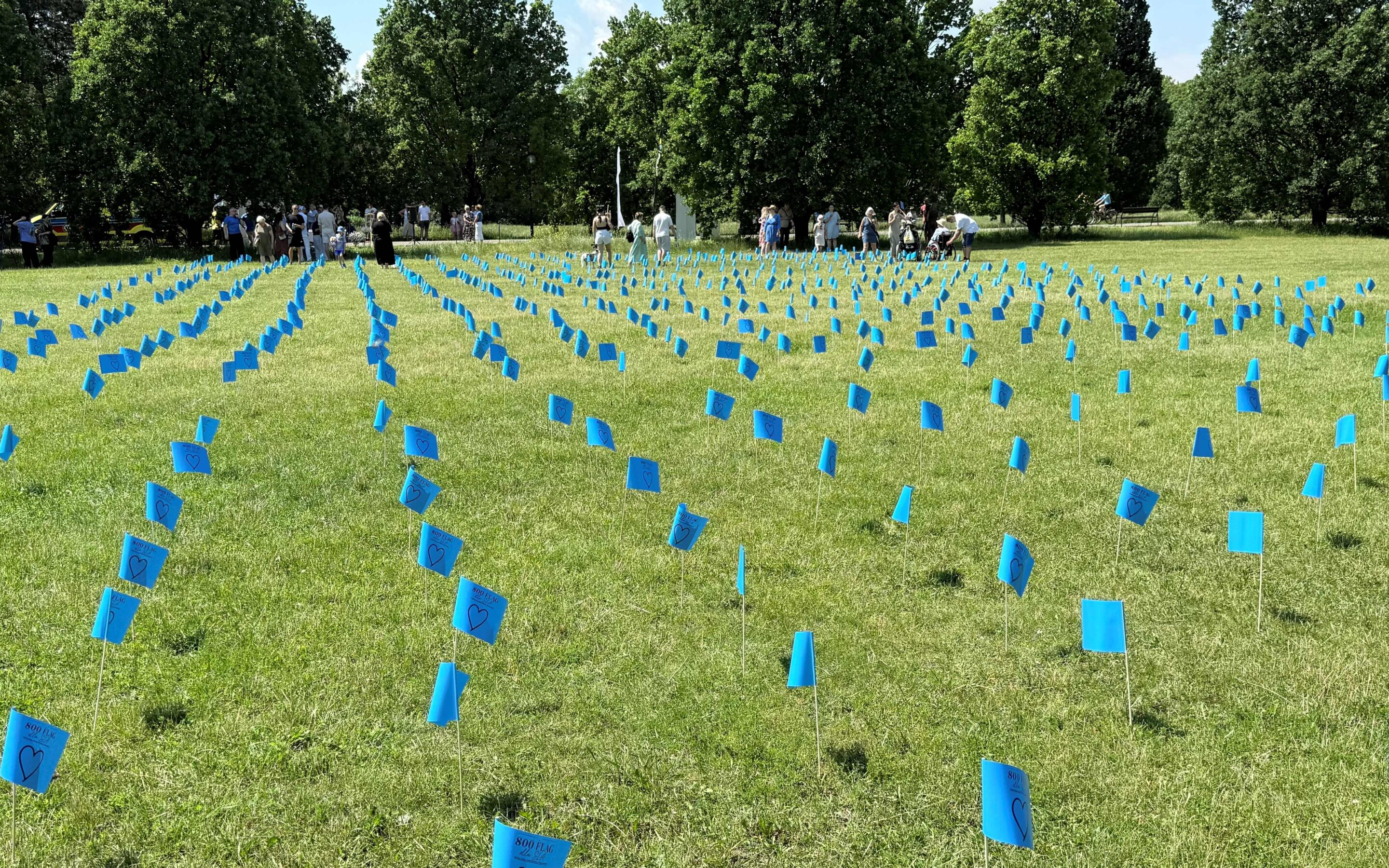 800 flag na poznańskiej Cytadeli i walka o sto żyć: Światowy Dzień ALS w Polsce