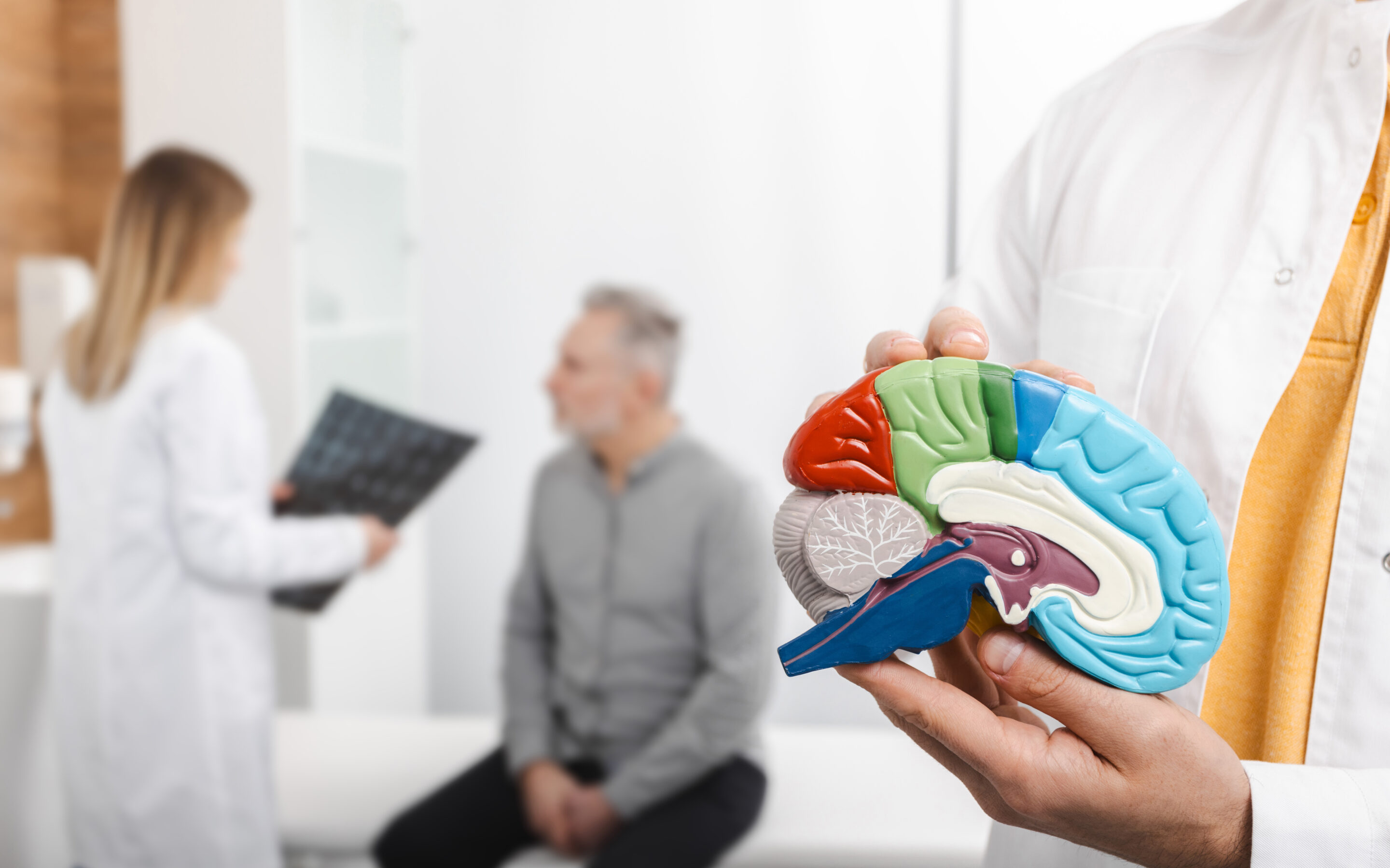 Zredukuj ryzyko demencji i choroby Alzheimera o niemal połowę. Ukazały się nowe rekomendacje WHO w tym zakresie